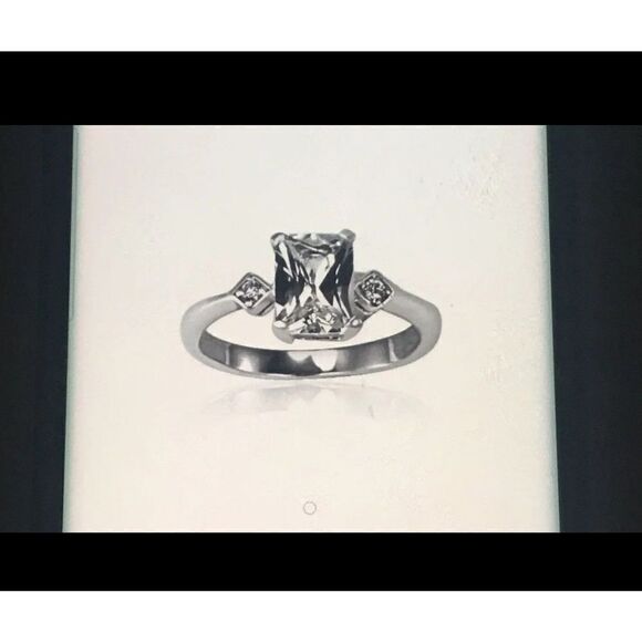 Stunning 1.8 Ct Emerald Cut Sim Diamond Engagement/Bridal Ring Sz 7~925SS - Picture 2 of 4